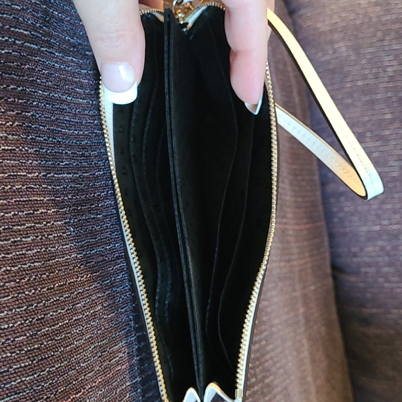 Two DKNY Wallets - Picture 5 of 5